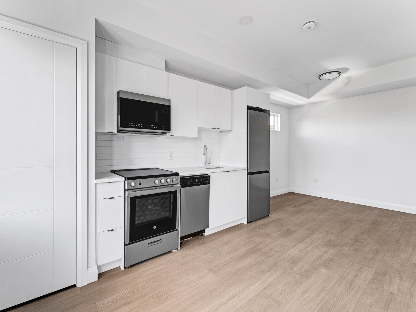 Studio Apartment for Rent - 368 Tweedsmuir Avenue, Ottawa, ON 3