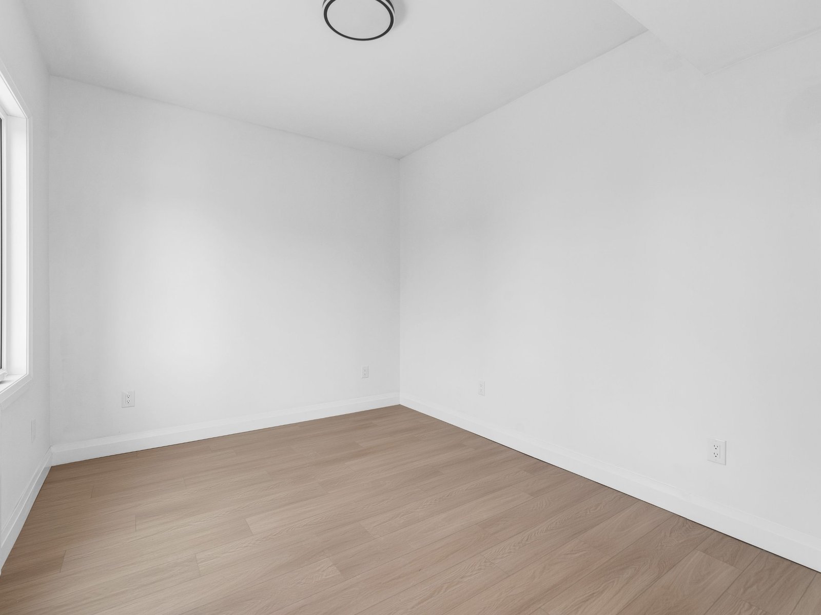Studio Apartment for Rent - 368 Tweedsmuir Avenue, Ottawa, ON 3