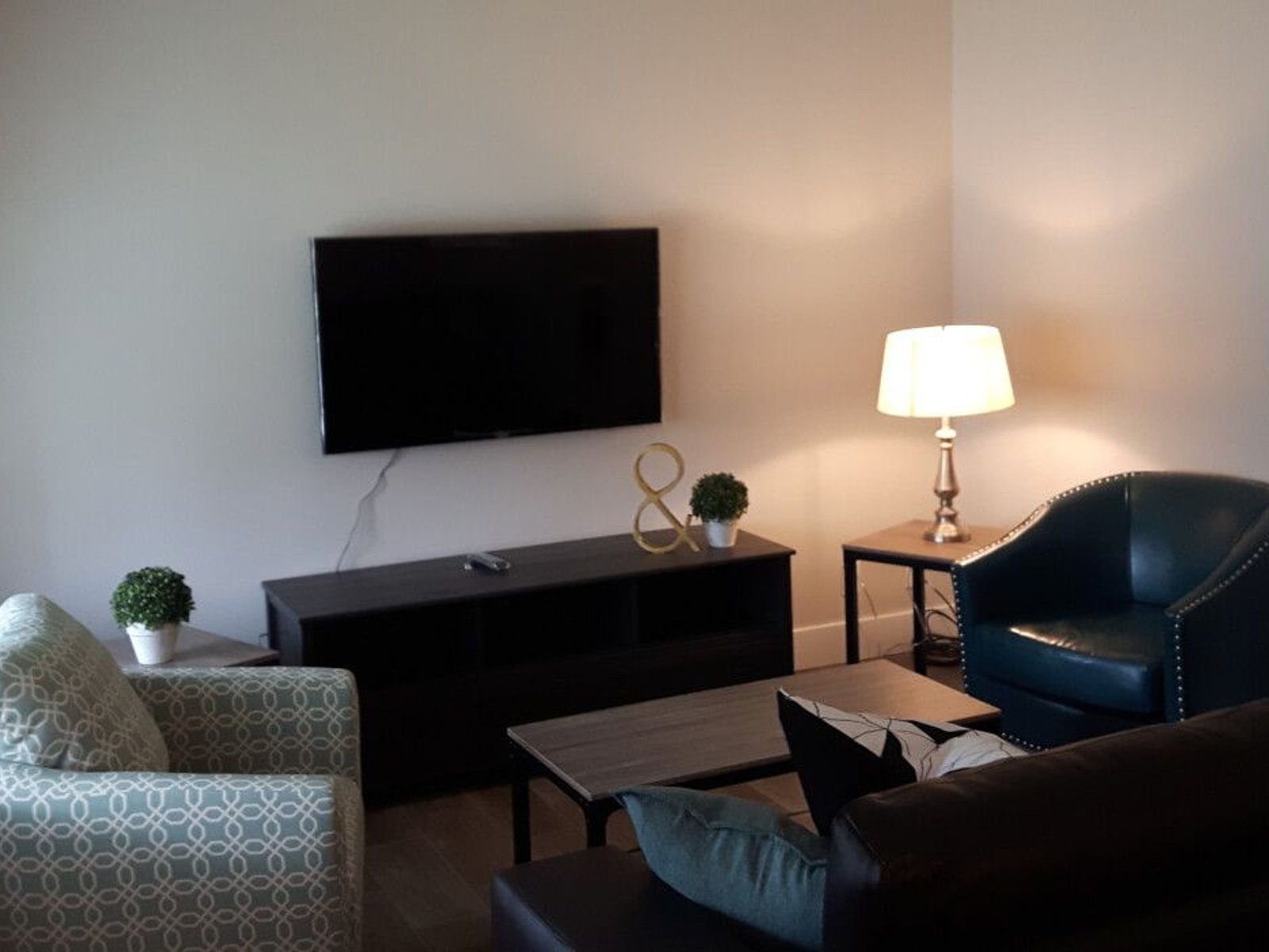 4 Bedroom Apartment for Rent - 36 Columbia Street West, Waterloo, ON 3