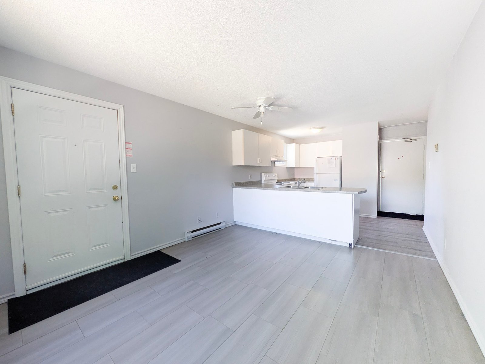 5 Bedroom Apartment for Rent - 32 Noecker St, Waterloo, ON 4