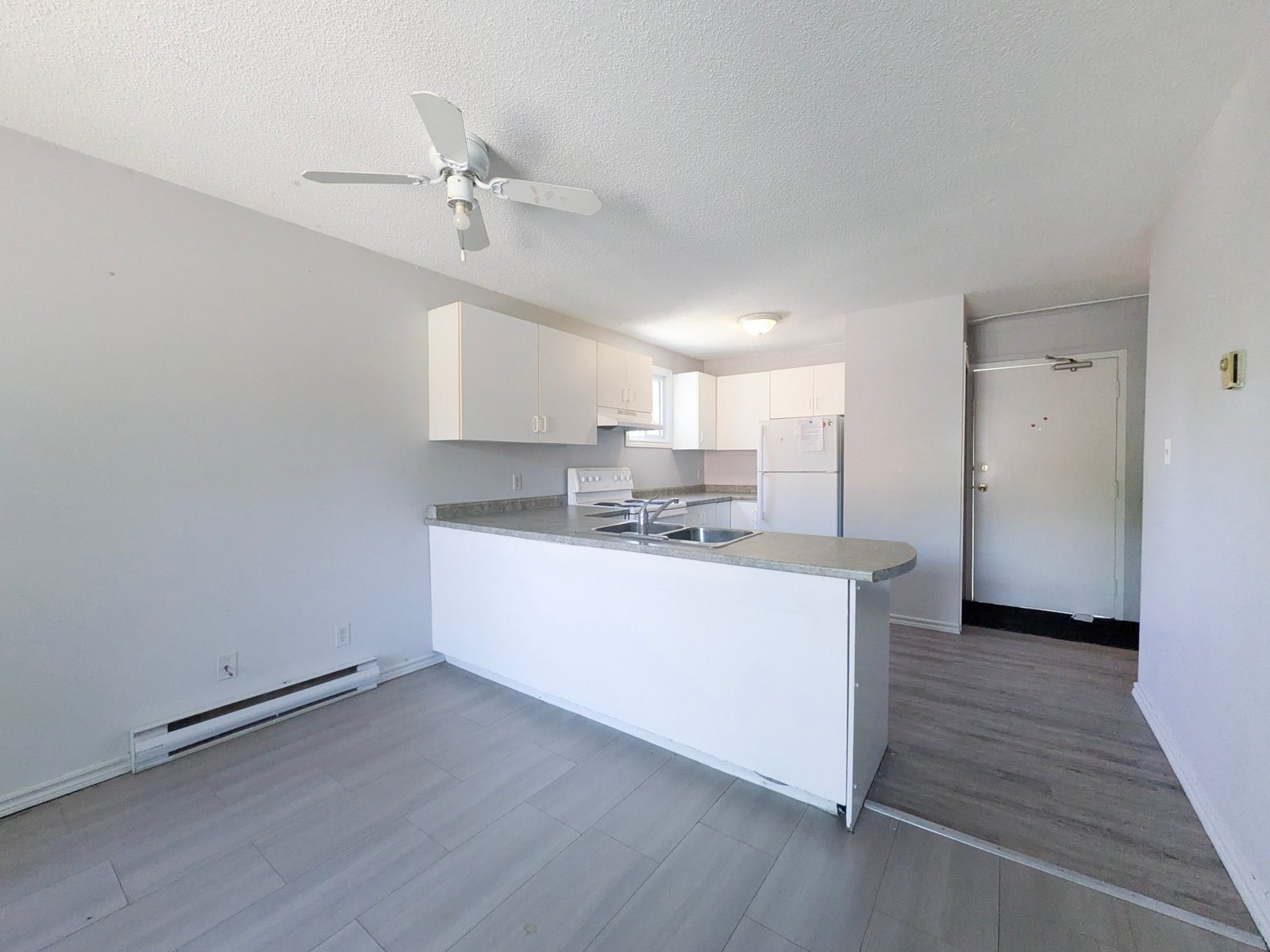 5 Bedroom Apartment for Rent - 32 Noecker St, Waterloo, ON 5