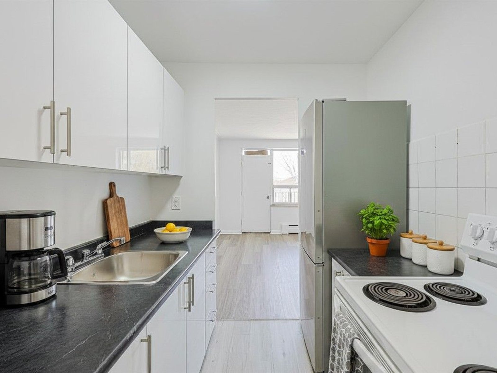 2 Bedroom Apartment for Rent - 2208 Dufferin Street, York, ON 3