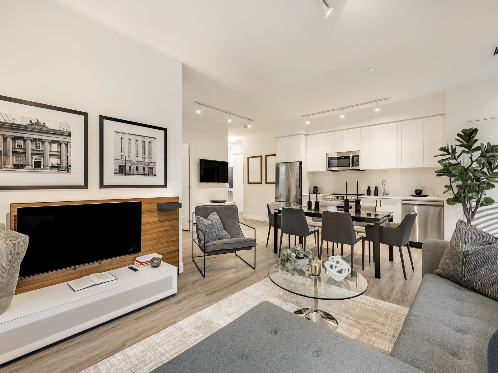 2 Bedroom Apartment for Rent - 299 The Kingsway, Toronto, ON 2