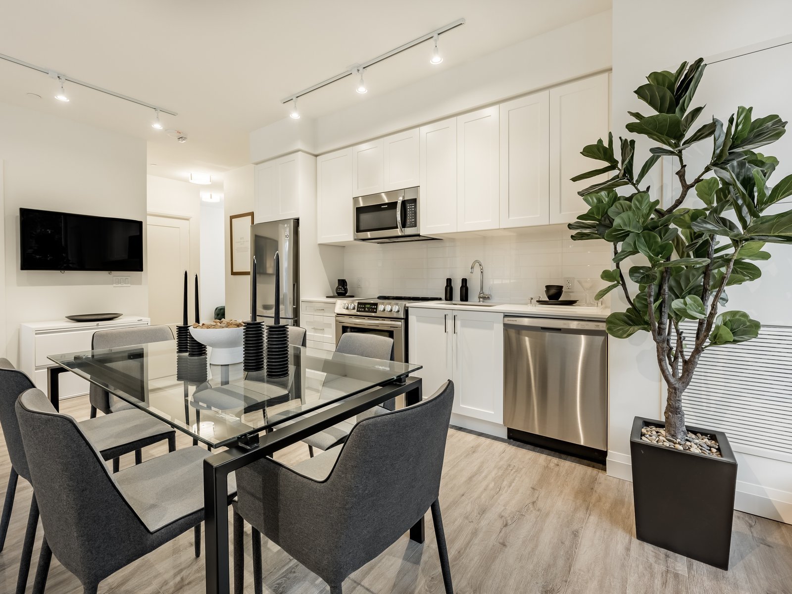 2 Bedroom Apartment for Rent - 299 The Kingsway, Toronto, ON 5