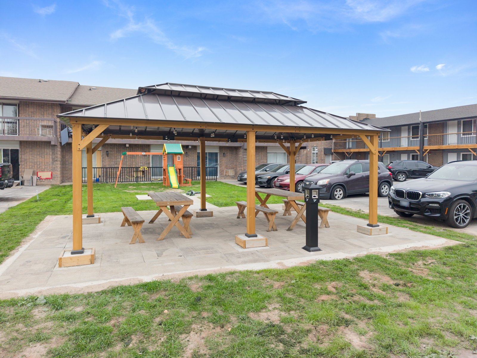 Studio Apartment for Rent - 8004 Lundys Ln, Niagara Falls, ON 2