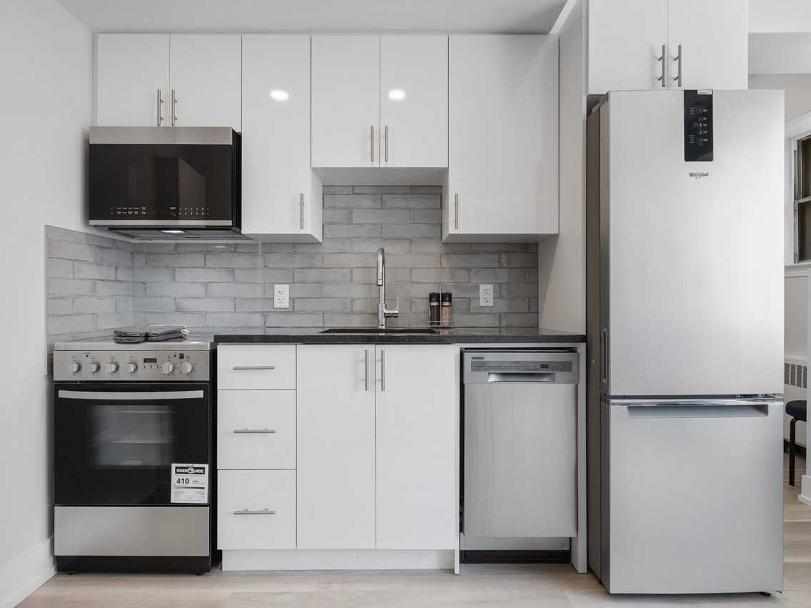 Studio Apartment for Rent - 154 Osgoode Street, Ottawa, ON 3