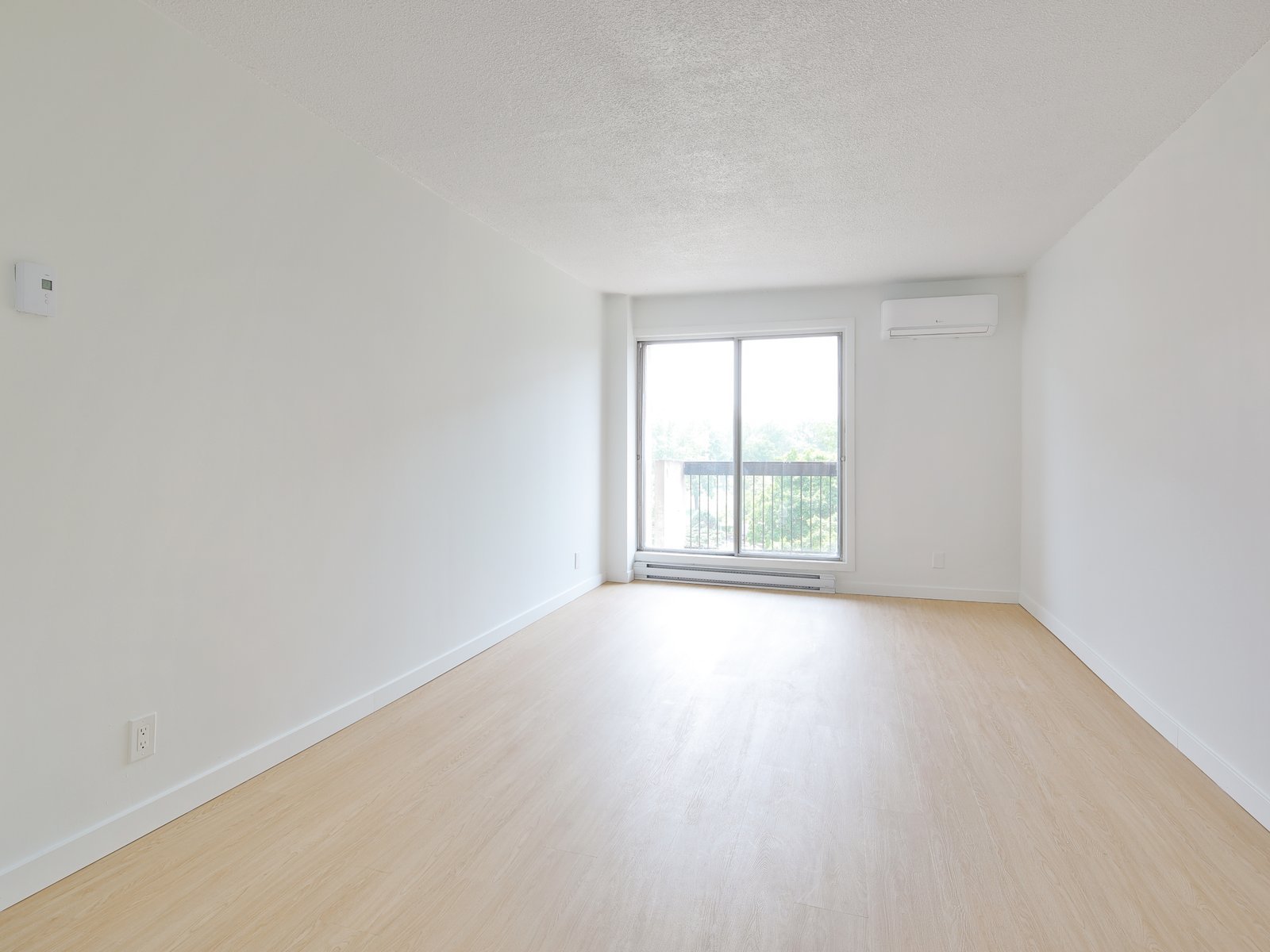 2 Bedroom Apartment for Rent - 1620 Avenue Victoria, Greenfield Park, QC 3
