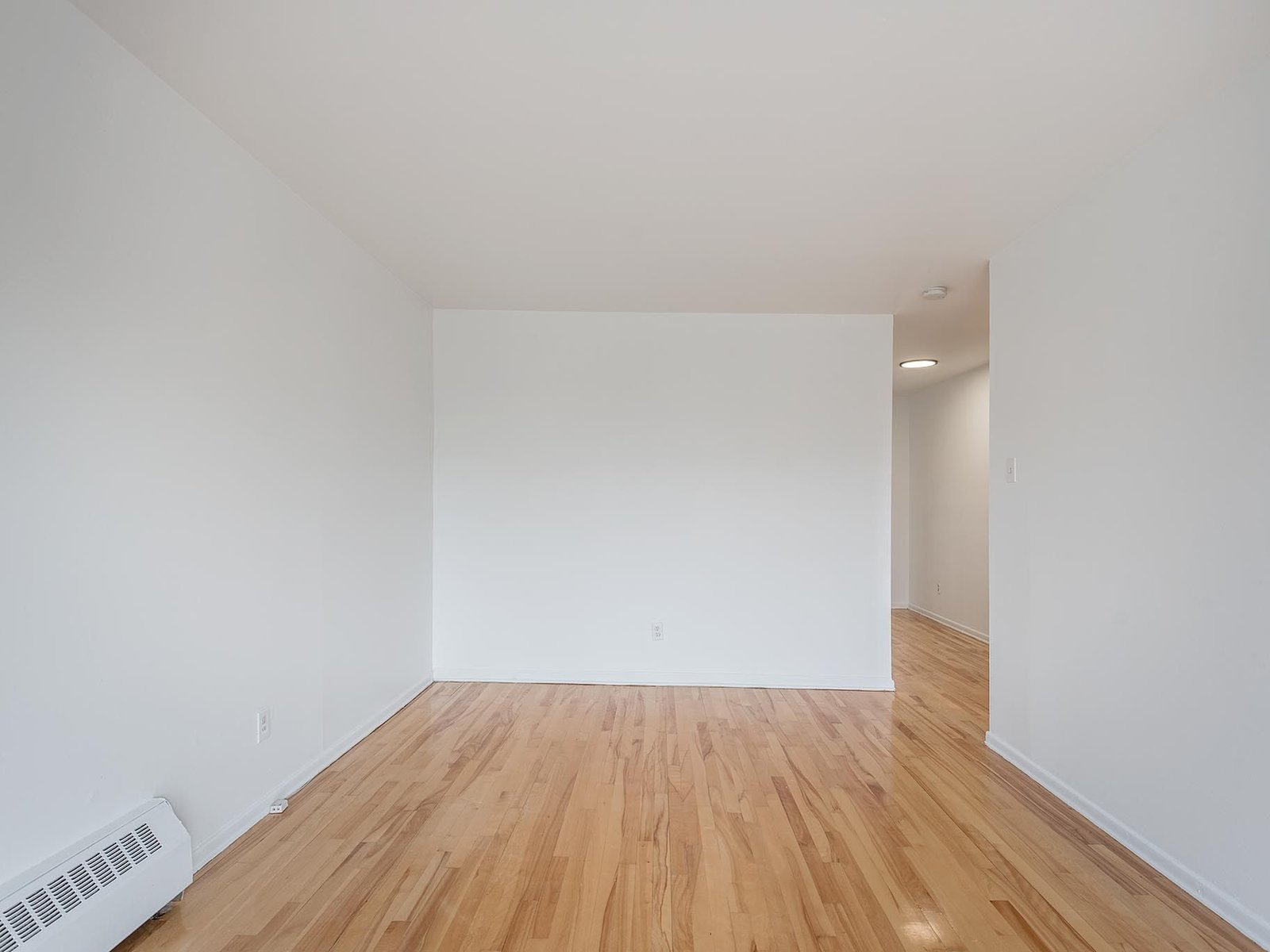 2 Bedroom Apartment for Rent - 11974 Avenue Jubinville, Montréal-Nord, QC 4