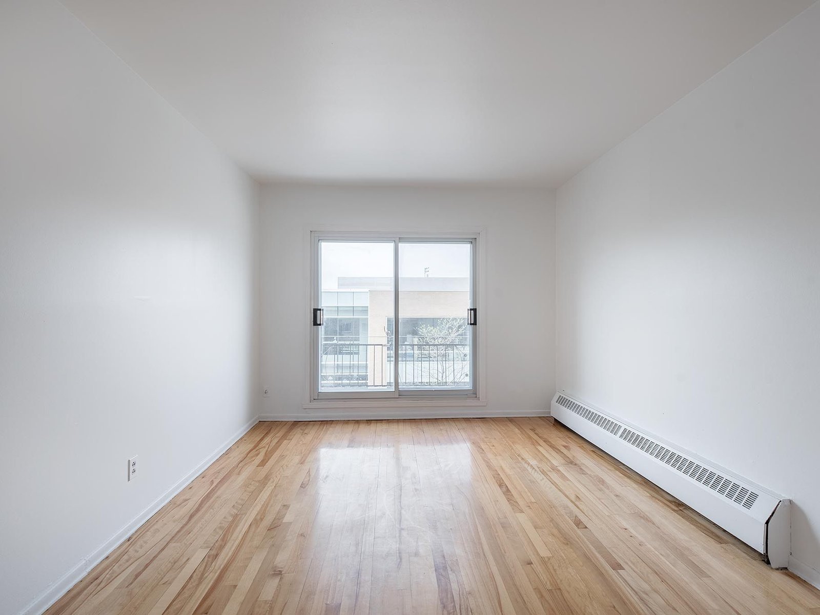 2 Bedroom Apartment for Rent - 11974 Avenue Jubinville, Montréal-Nord, QC 5