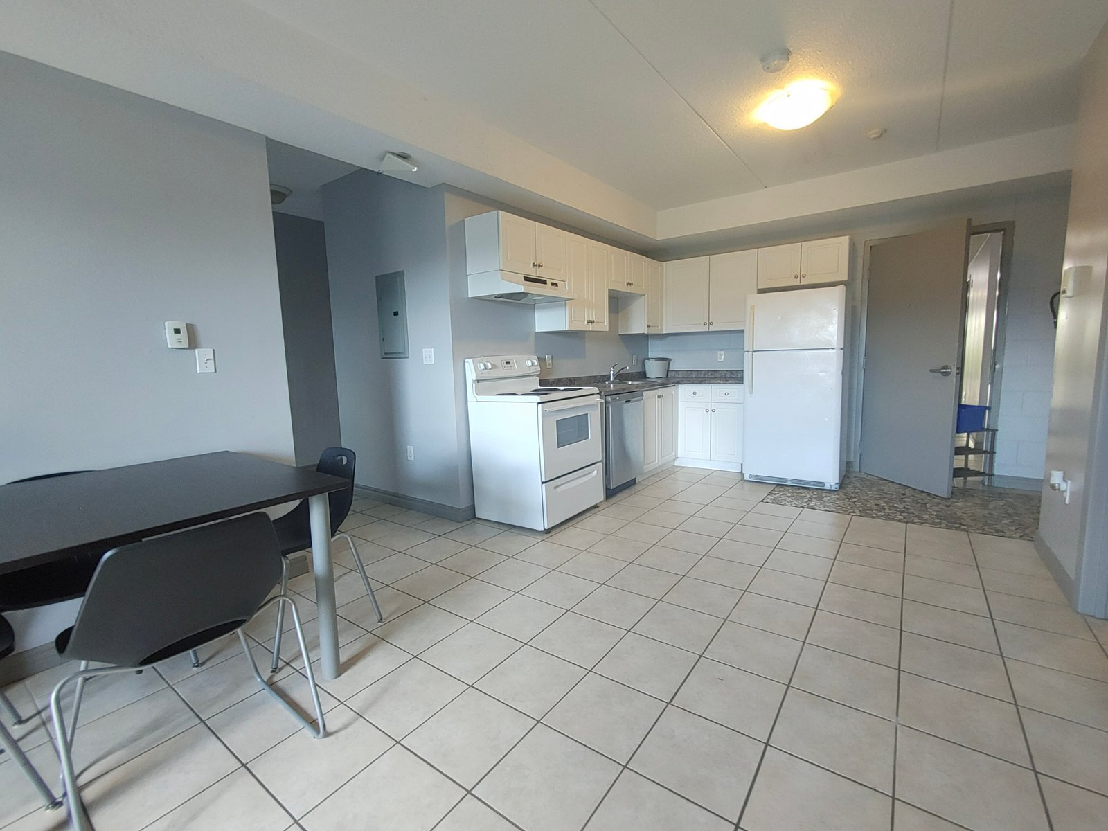 5 Bedroom Apartment for Rent - 325 Spruce St, Waterloo, ON 2