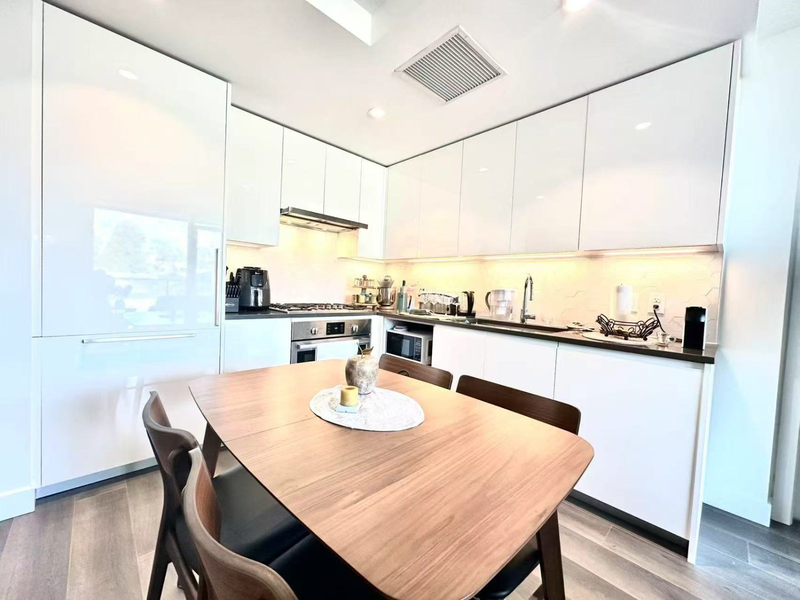 2 Bedroom Apartment for Rent - 8181 Chester St, Vancouver, BC 3