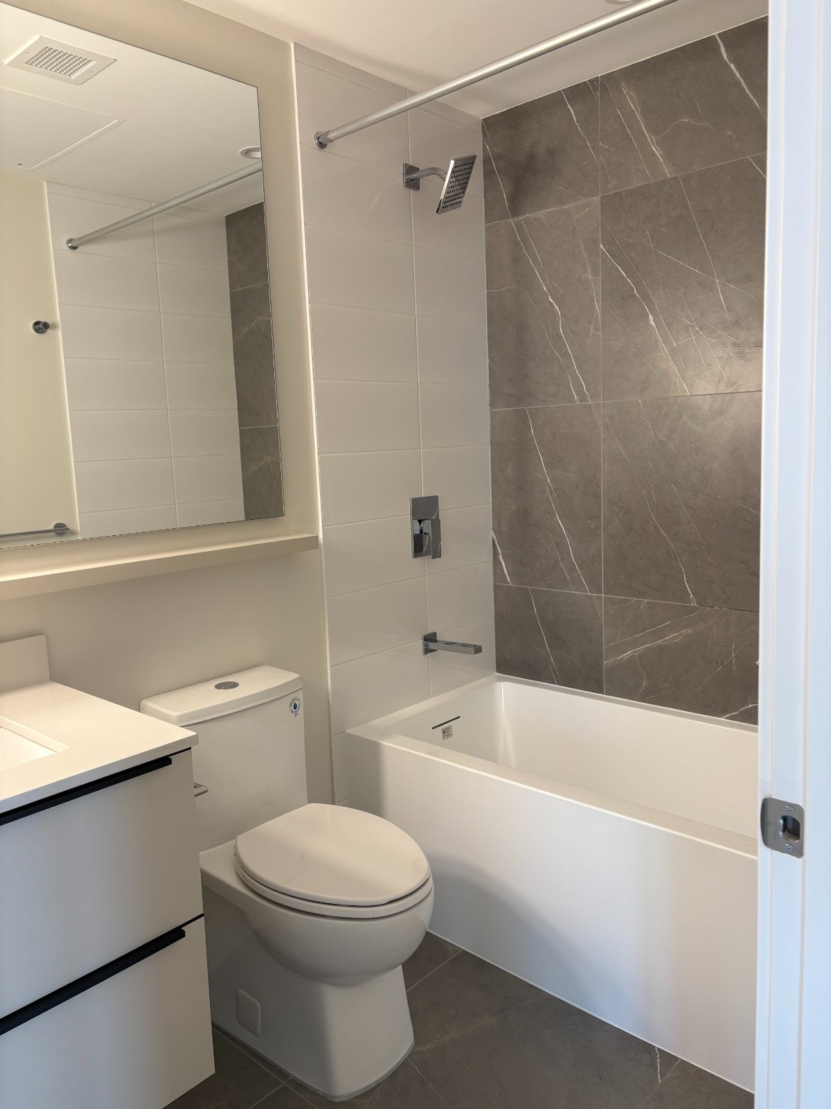 2 Bedroom Apartment for Rent - 612 Elmwood St, Coquitlam, BC 3
