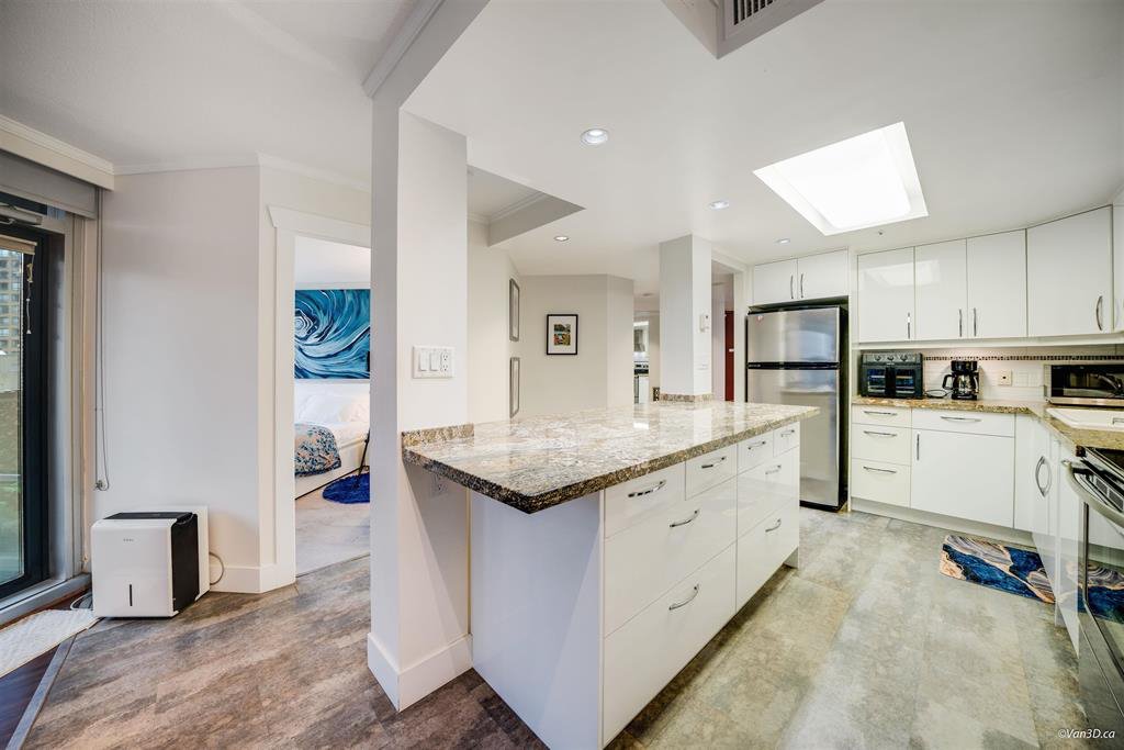 2 Bedroom Apartment for Rent - 1050 Burrard St, Vancouver, BC 3