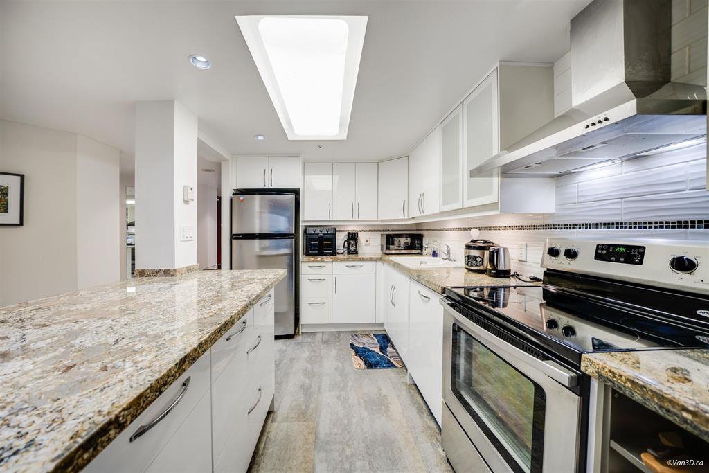 2 Bedroom Apartment for Rent - 1050 Burrard St, Vancouver, BC 2