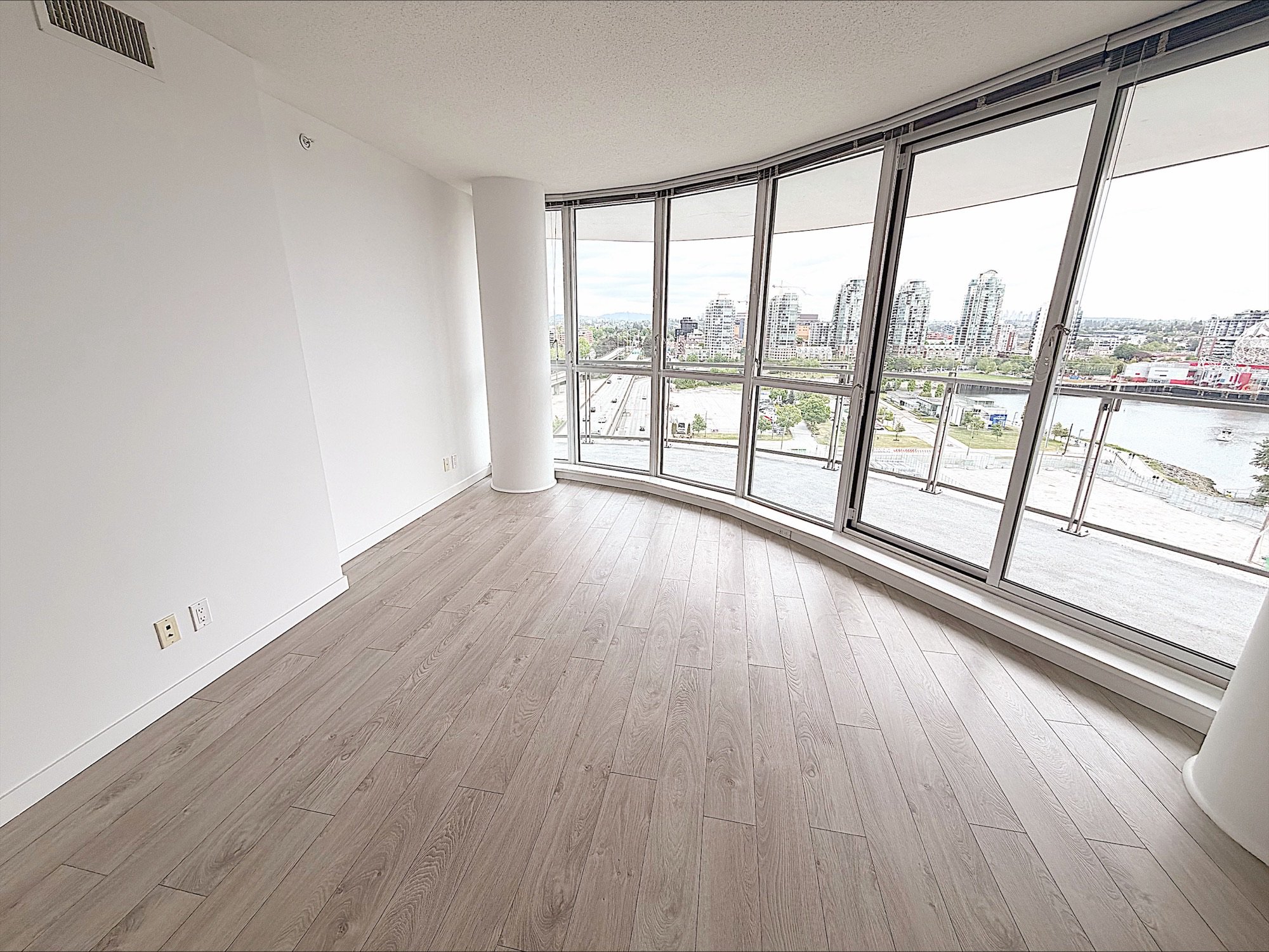 2 Bedroom Apartment for Rent - 685 Pacific Blvd, Vancouver, BC 2