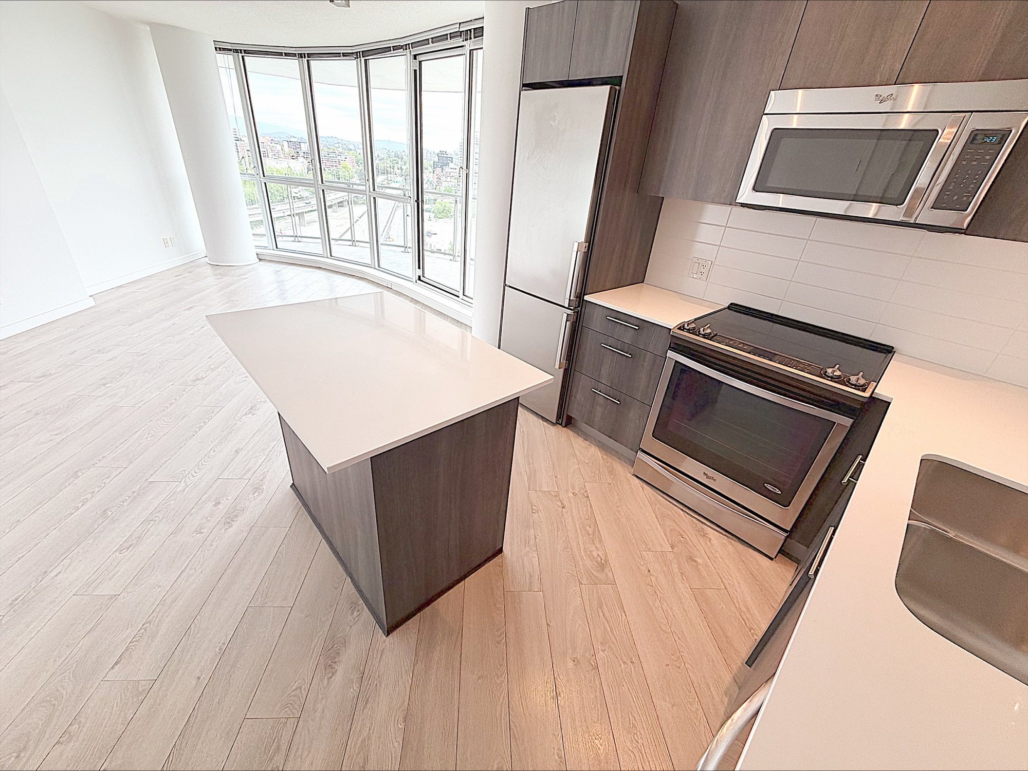 2 Bedroom Apartment for Rent - 685 Pacific Blvd, Vancouver, BC 3