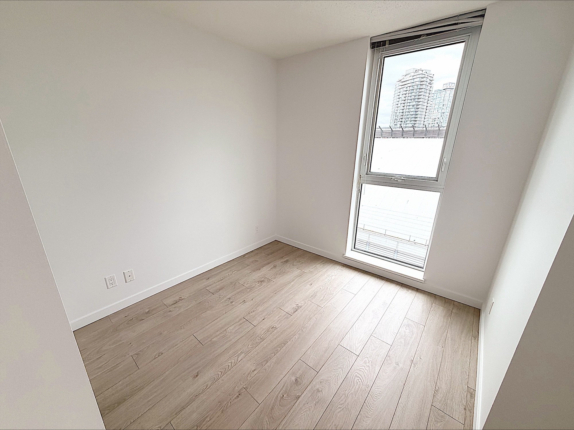 2 Bedroom Apartment for Rent - 685 Pacific Blvd, Vancouver, BC 4
