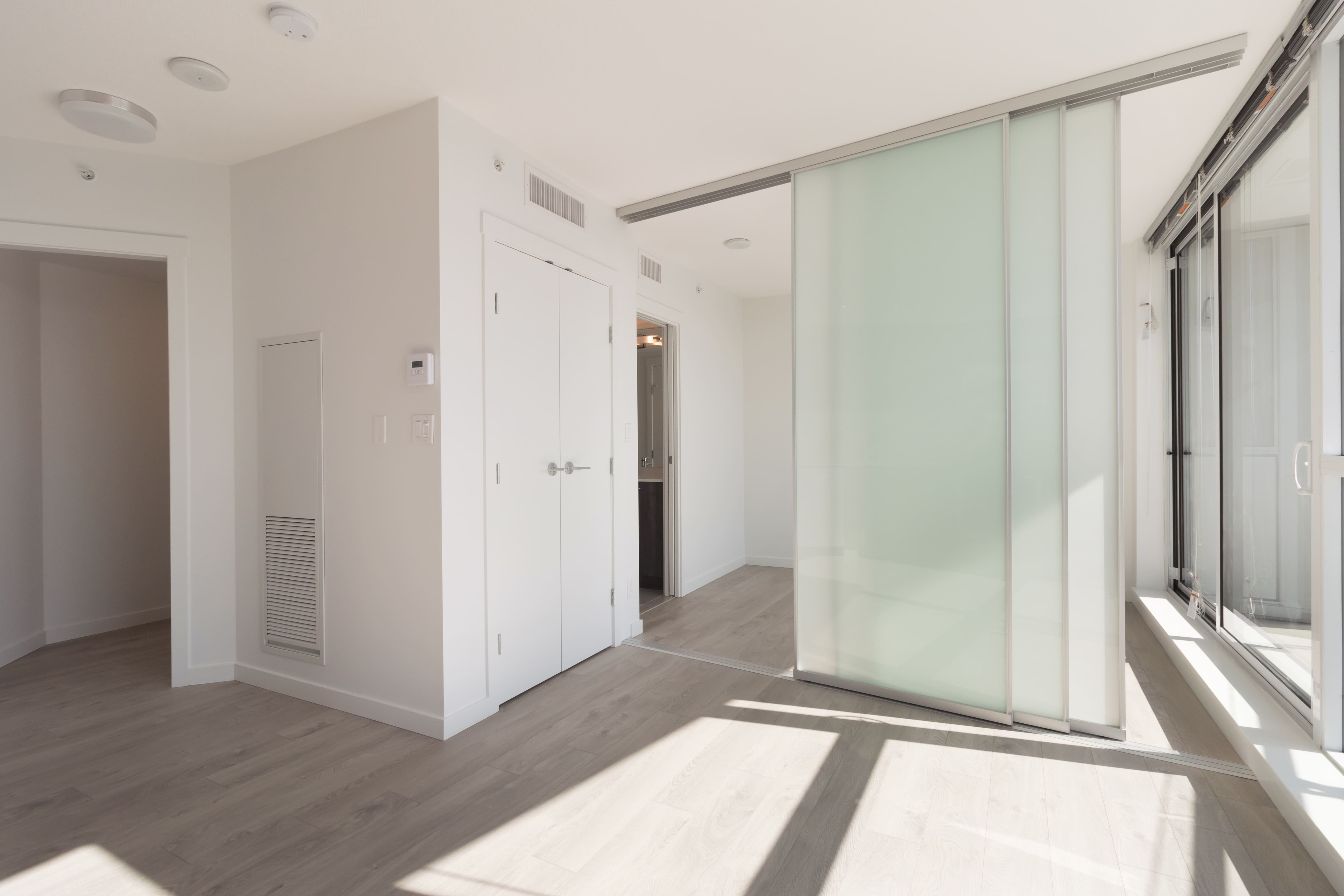 Studio Apartment for Rent - 685 Pacific Blvd, Vancouver, BC