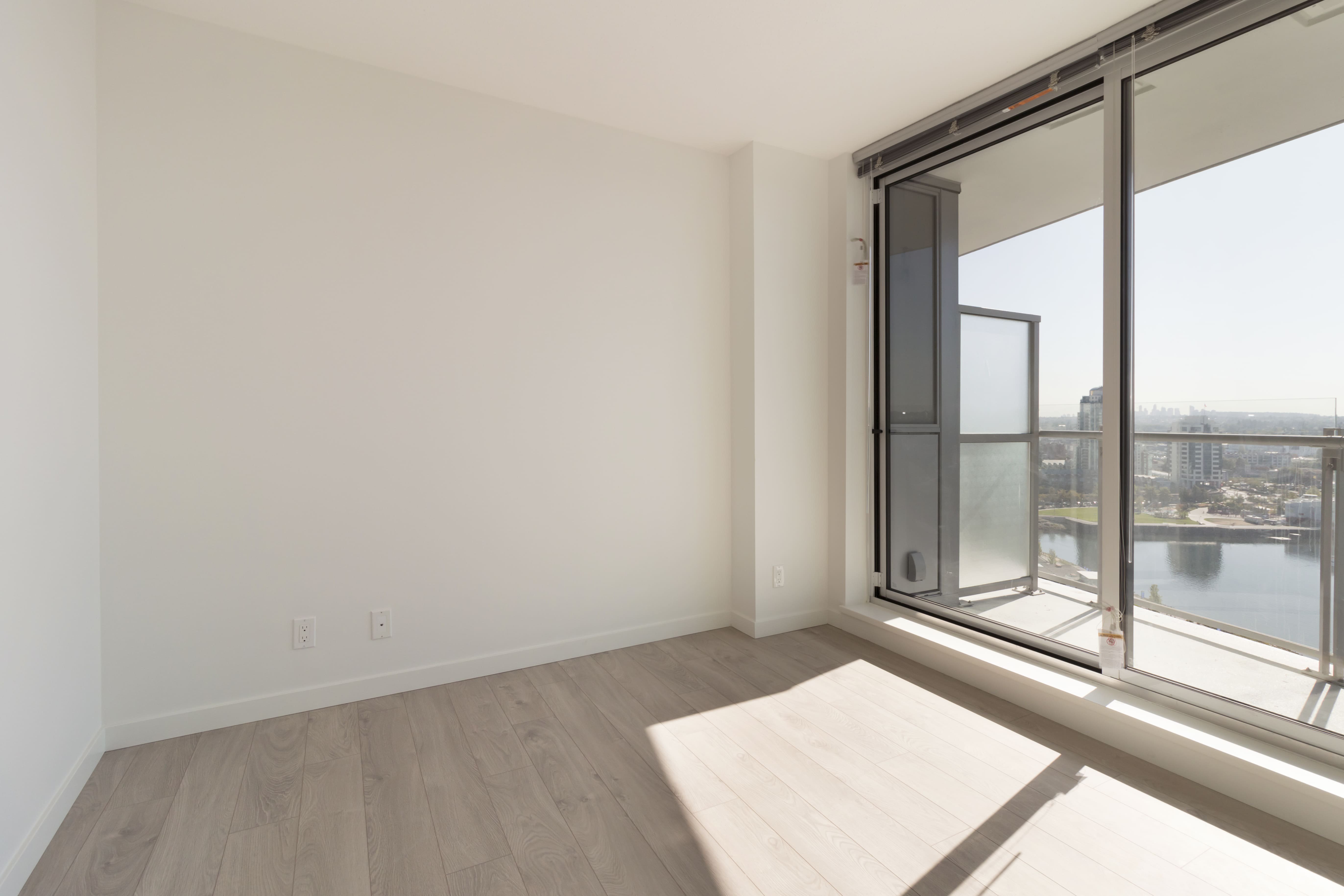 Studio Apartment for Rent - 685 Pacific Blvd, Vancouver, BC 3