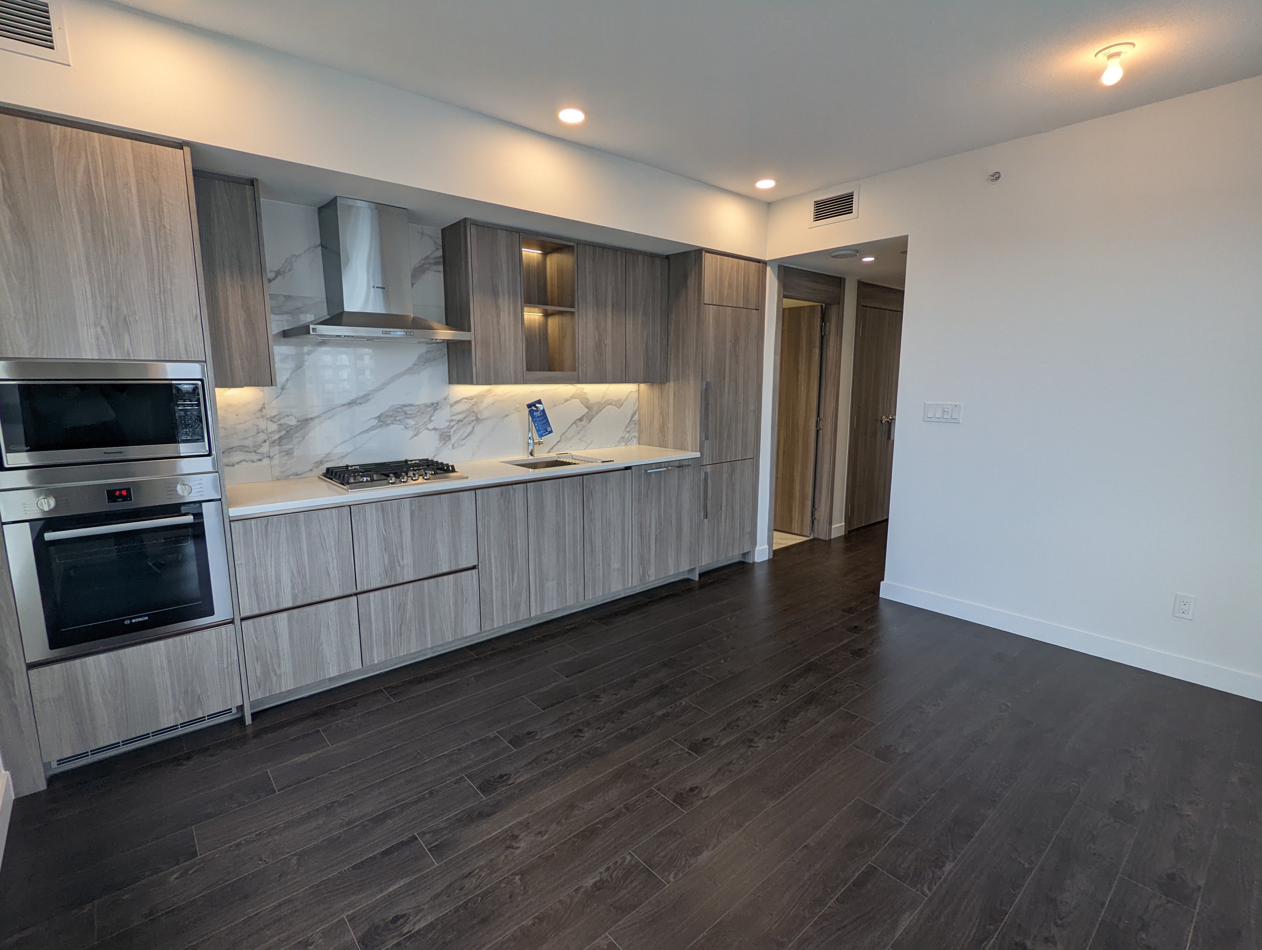 2 Bedroom Apartment for Rent - 9887 Whalley Blvd, Surrey, BC 2