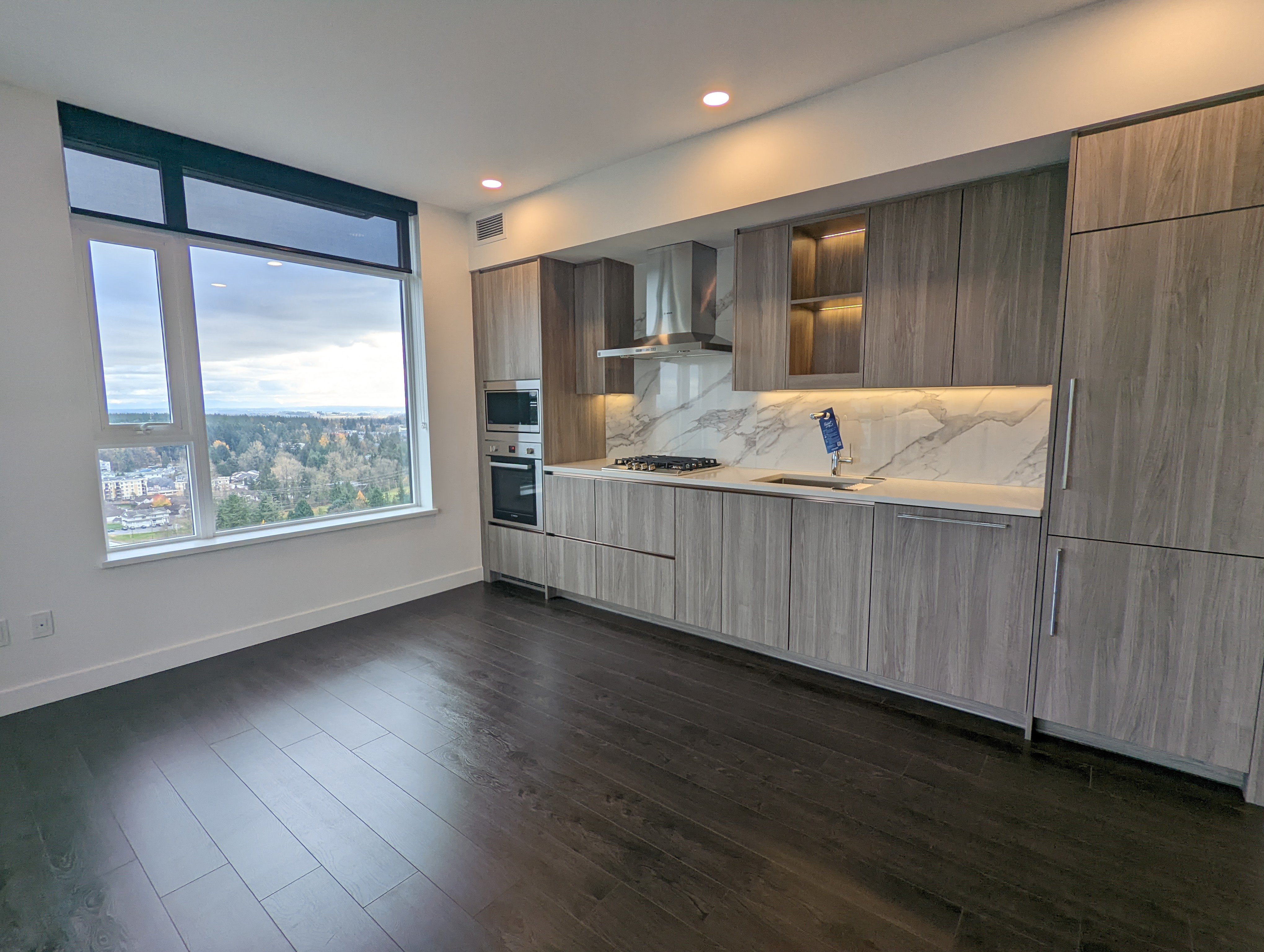2 Bedroom Apartment for Rent - 9887 Whalley Blvd, Surrey, BC 3