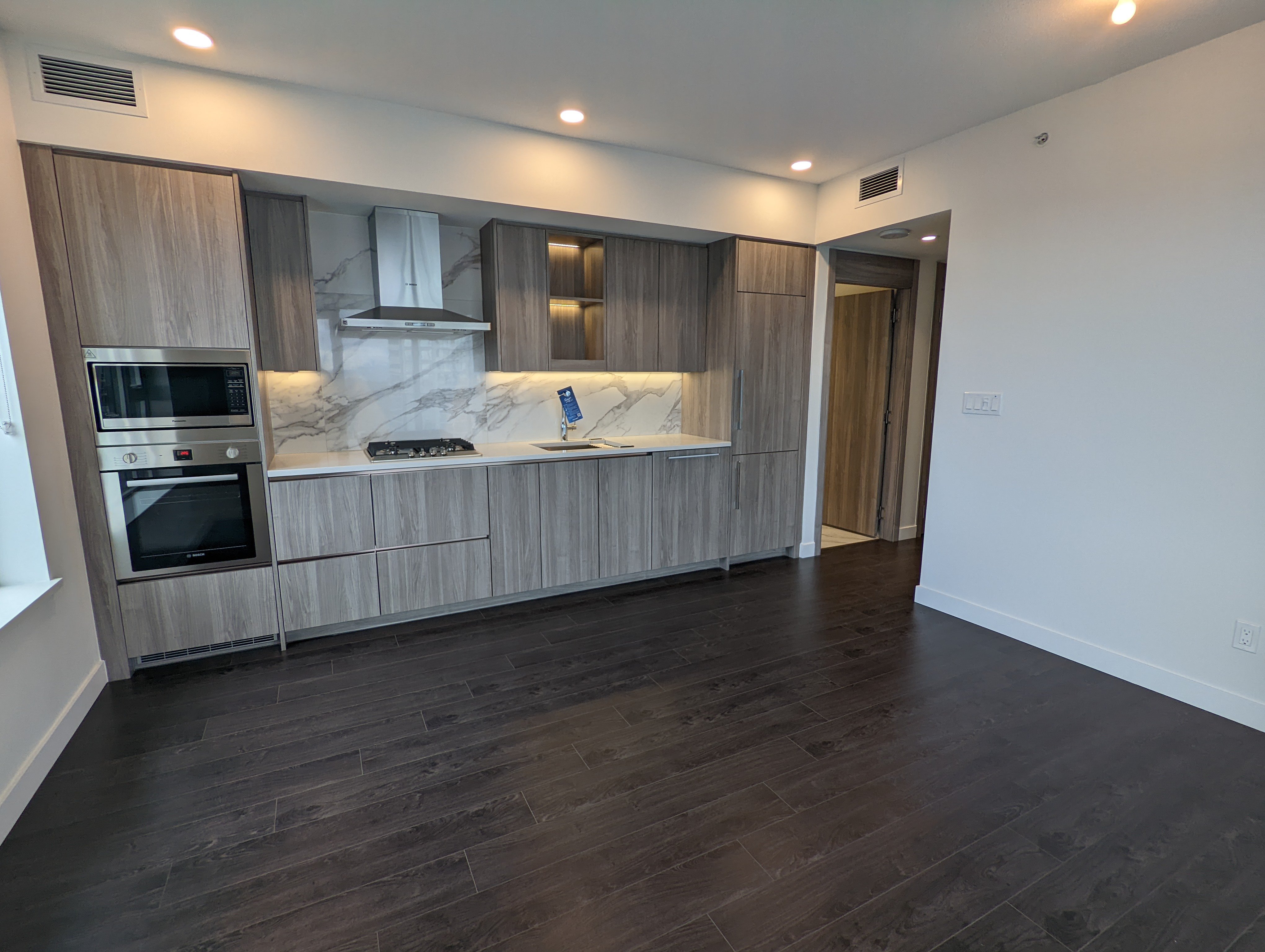 2 Bedroom Apartment for Rent - 9887 Whalley Blvd, Surrey, BC 5