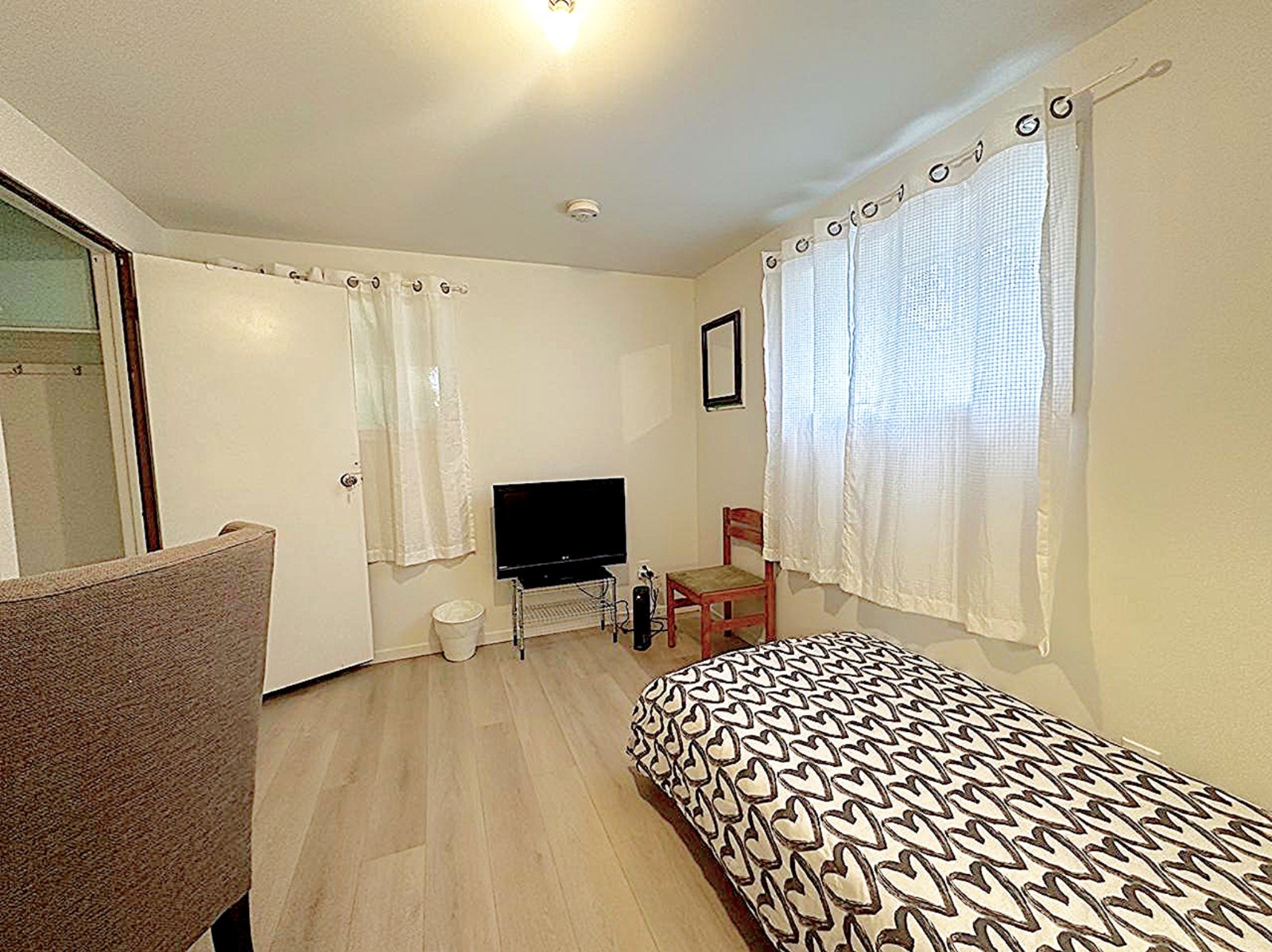 Room in House for Rent - 753 Blythwood Dr, North Vancouver District, BC 3