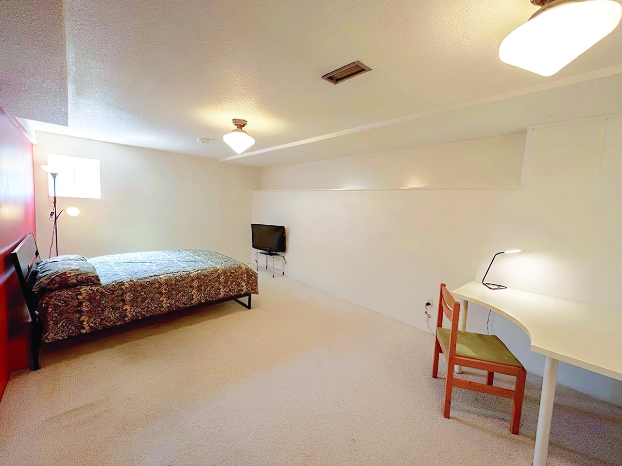 Room in House for Rent - 753 Blythwood Dr, North Vancouver District, BC 2
