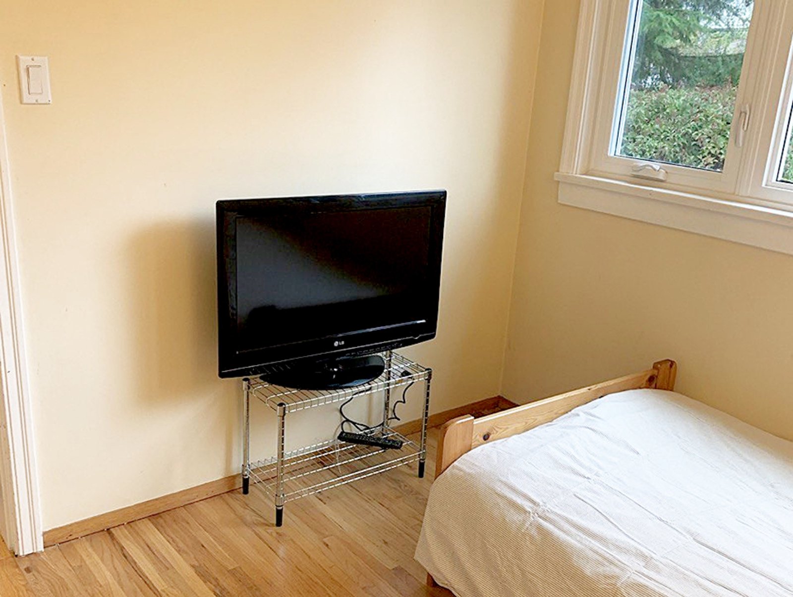 Room in House for Rent - 753 Blythwood Dr, North Vancouver District, BC 3