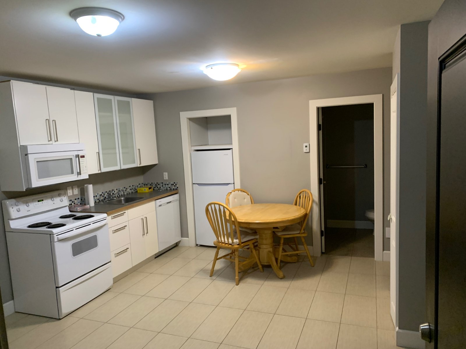 2 Bedroom Apartment for Rent - Union St, Burnaby, BC 2