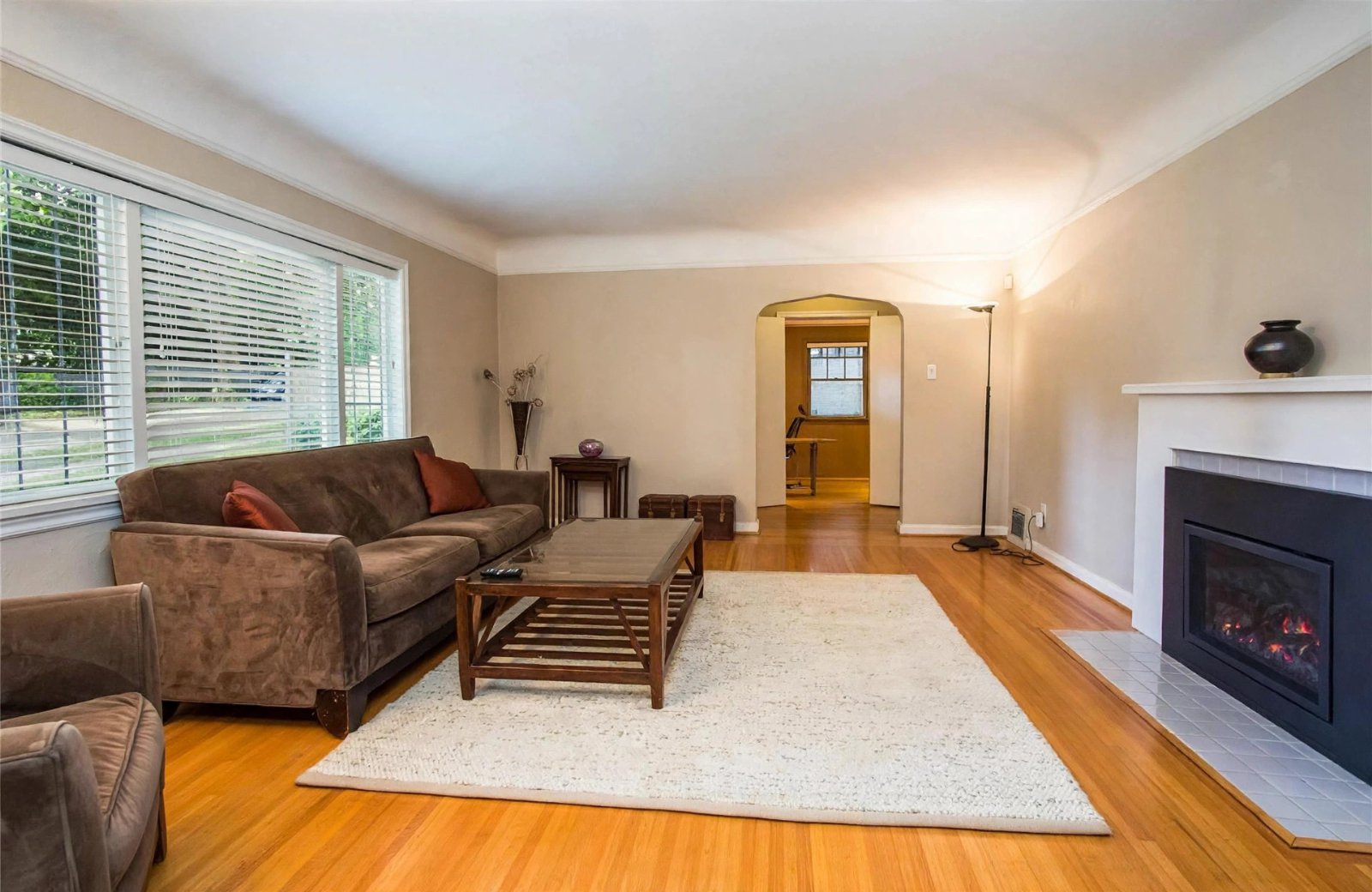 5 Bedroom House for Rent - 3877 W Broadway, Vancouver, BC 4
