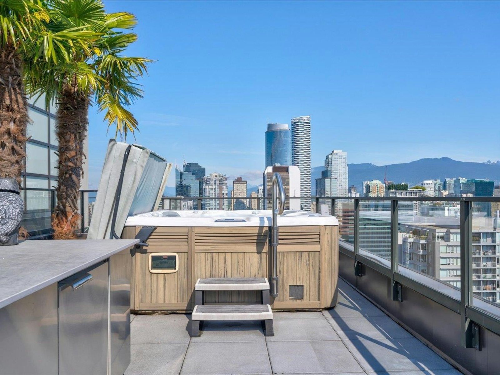 2 Bedroom Apartment for Rent - 1055 Homer Street, Vancouver, BC 2