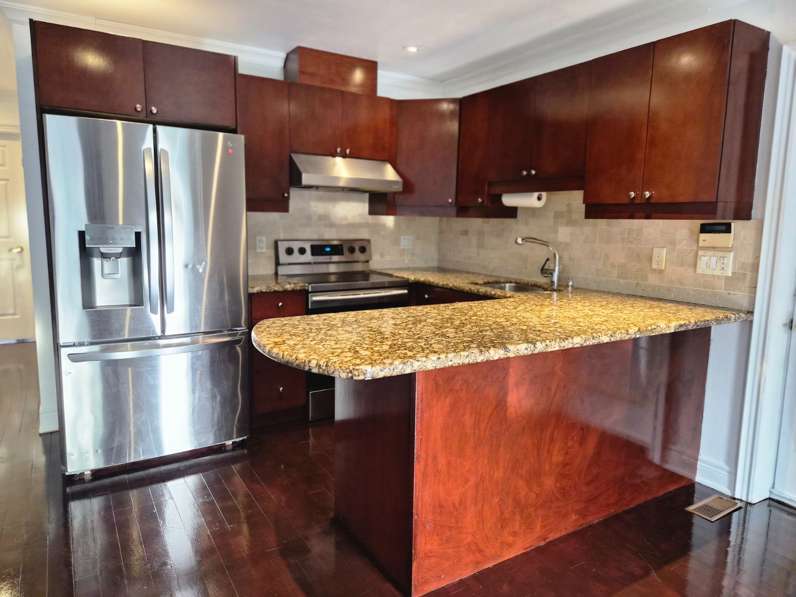 2 Bedroom Apartment for Rent - St Clarens Ave, Toronto, ON 4