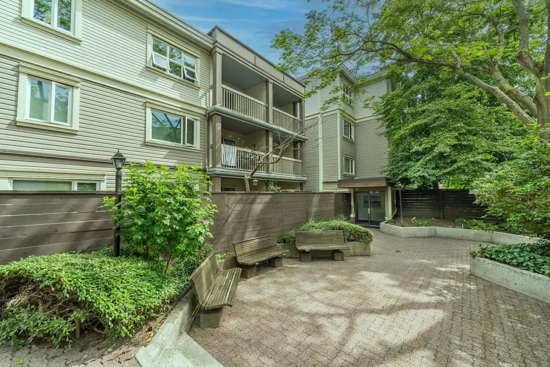 Studio Apartment for Rent - 1932 W 1st Ave, Vancouver, BC 4
