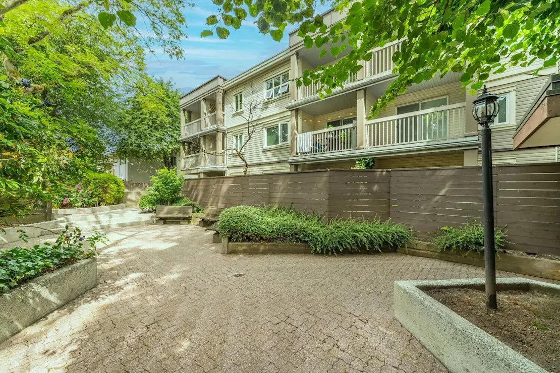 Studio Apartment for Rent - 1932 W 1st Ave, Vancouver, BC 5