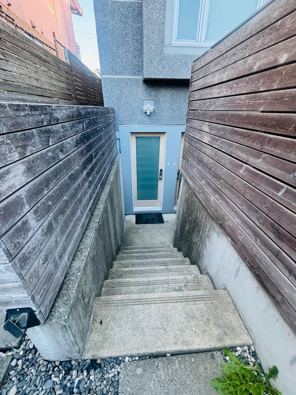 2 Bedroom House for Rent - 3260 E 5th Ave, Vancouver, BC 3