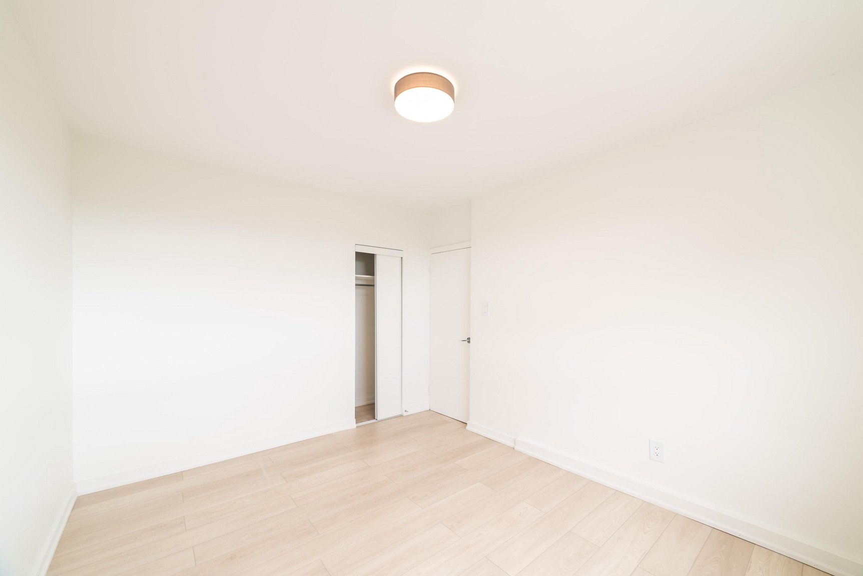 Studio Apartment for Rent - 3 East 7th Street, Hamilton, ON 2
