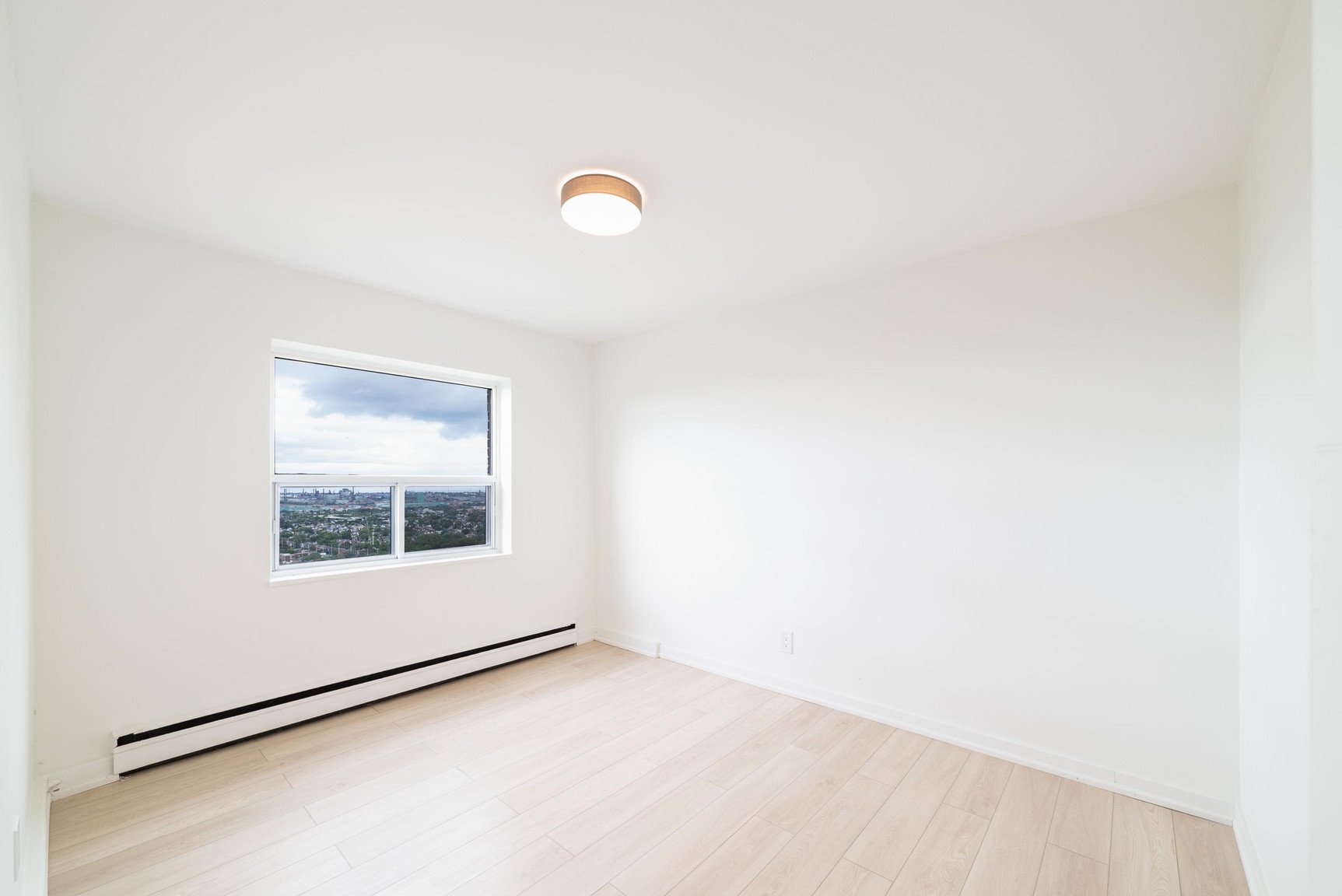 Studio Apartment for Rent - 3 East 7th Street, Hamilton, ON 3