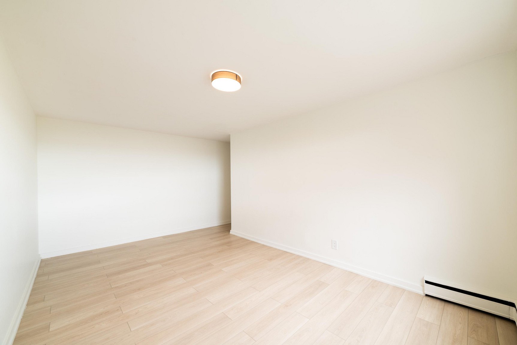 Studio Apartment for Rent - 3 East 7th Street, Hamilton, ON 4