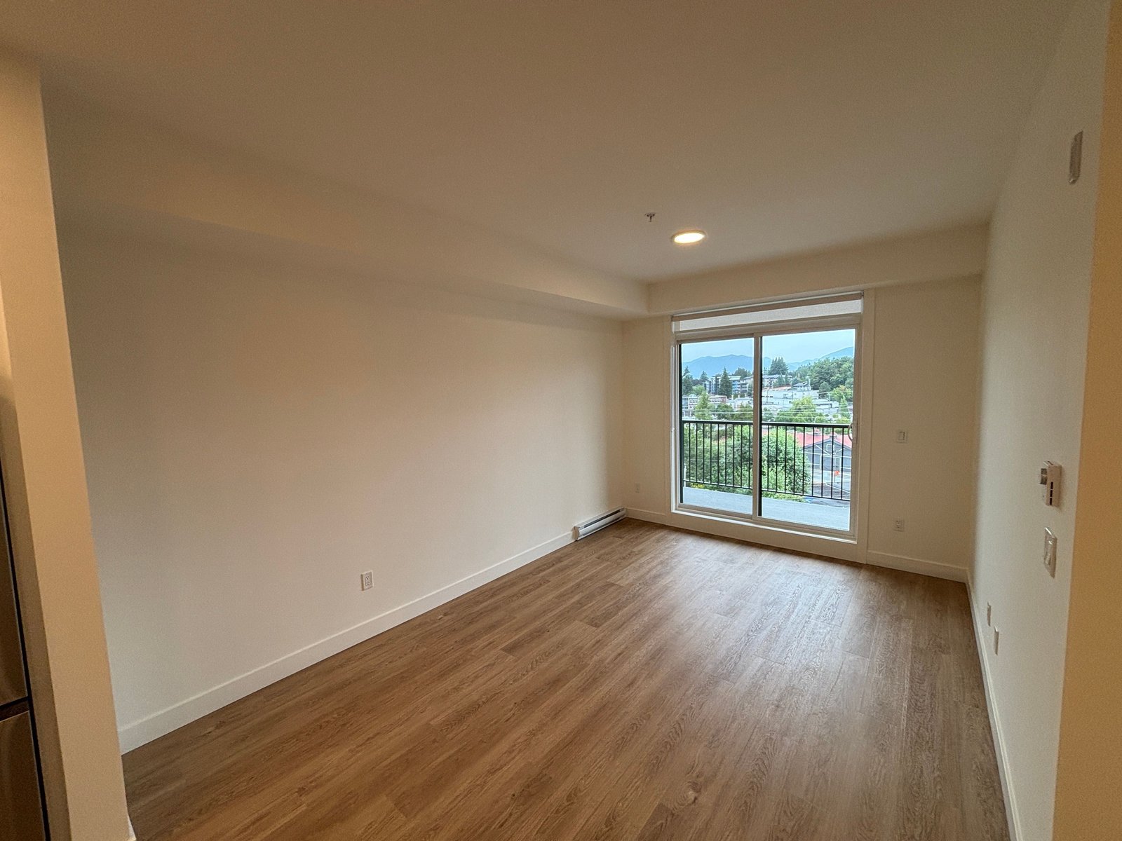 2 Bedroom Apartment for Rent - 33816 South Fraser Way, Abbotsford, BC 3