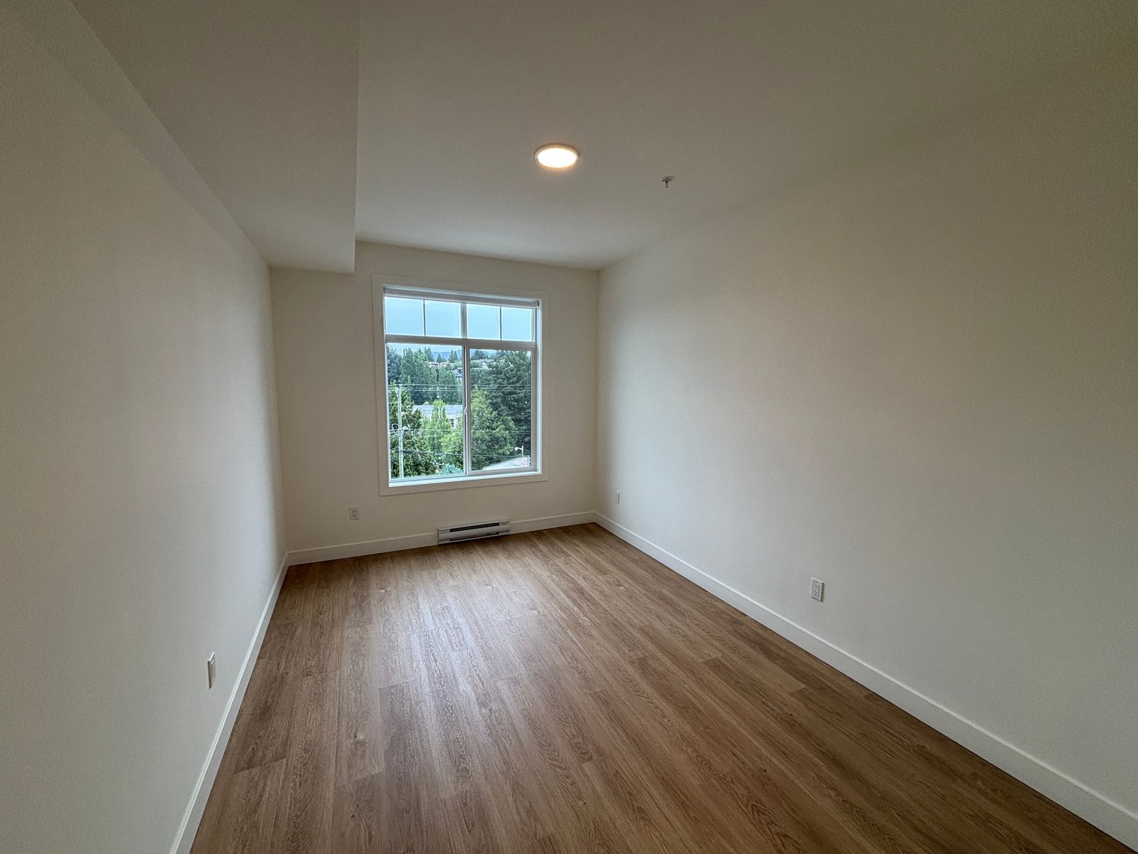 2 Bedroom Apartment for Rent - 33816 South Fraser Way, Abbotsford, BC 4