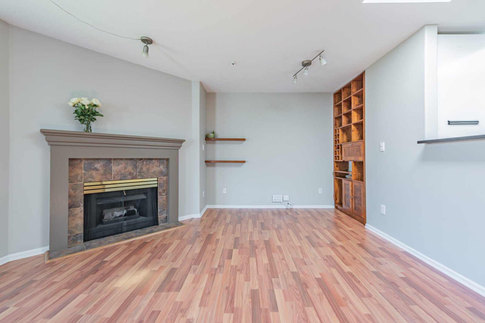 2 Bedroom Apartment for Rent - 1950 11th Ave E, Vancouver, BC 5