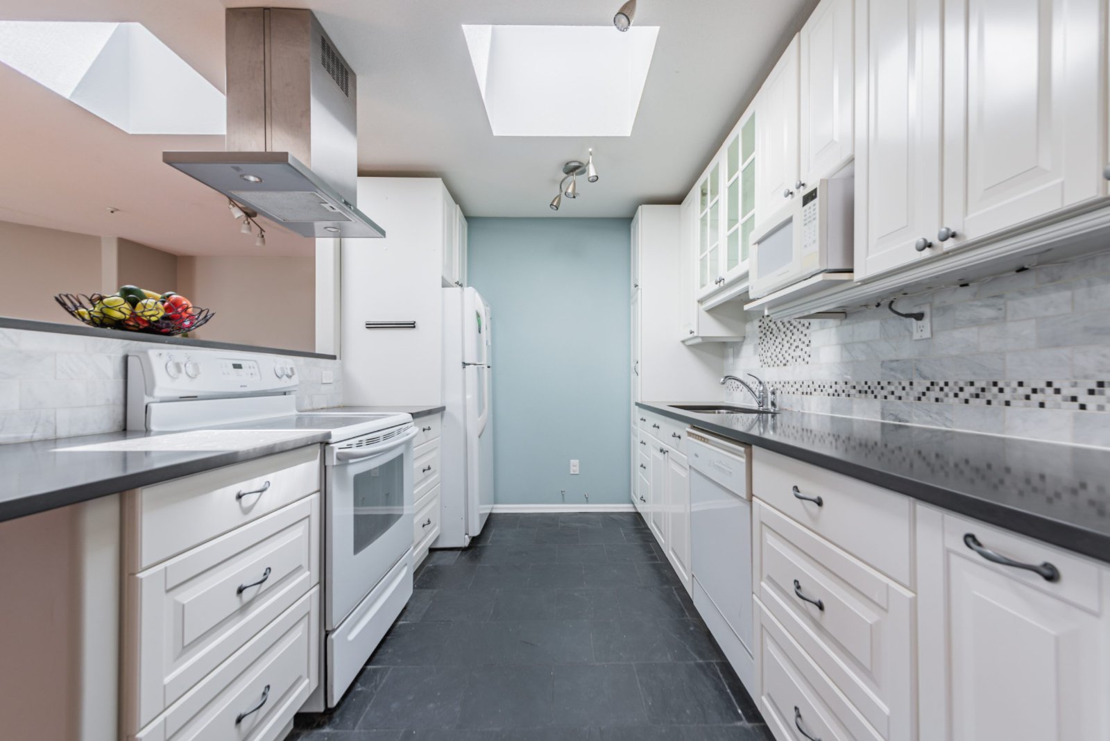 2 Bedroom Apartment for Rent - 1950 11th Ave E, Vancouver, BC 2