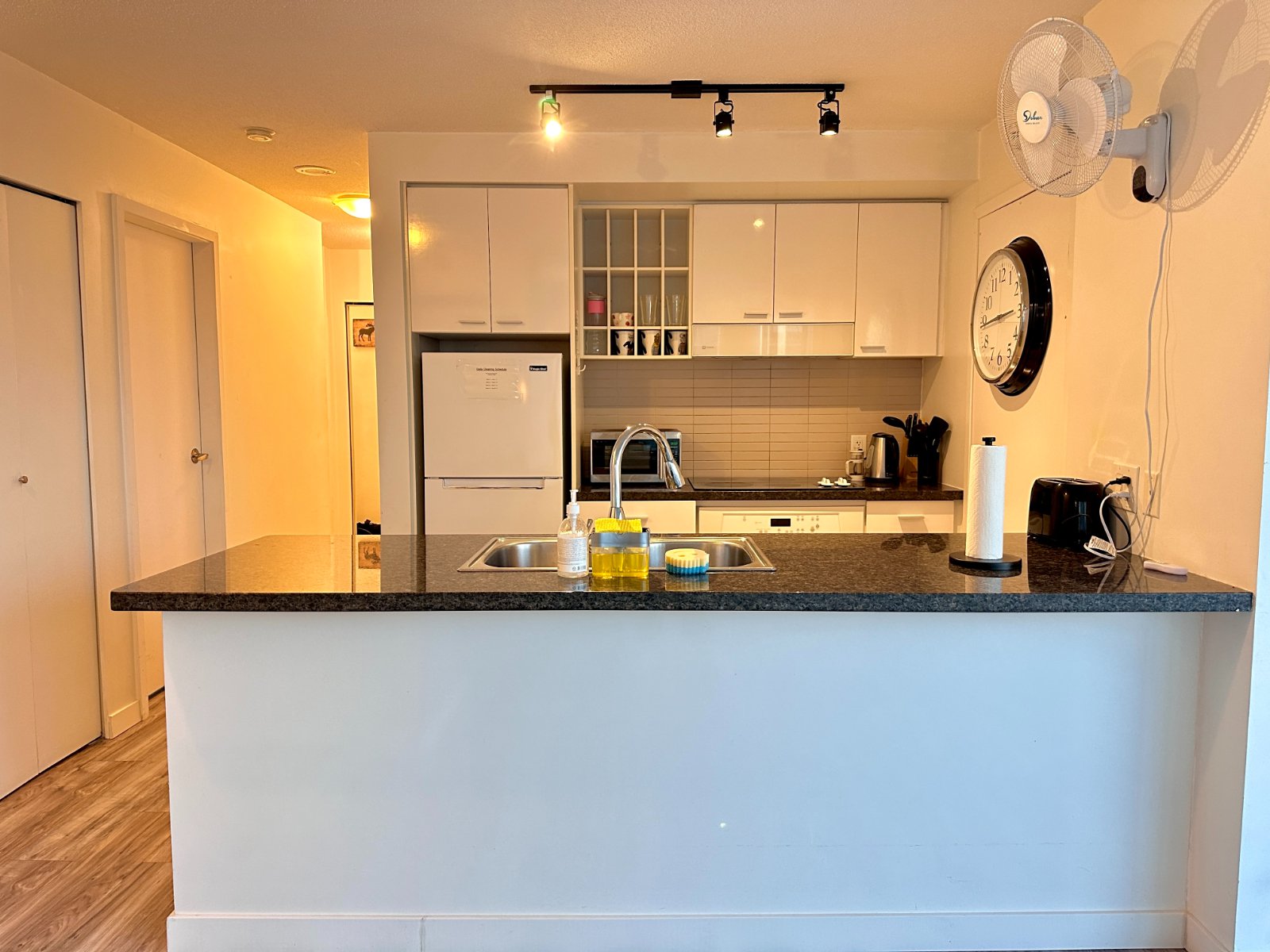Room in Apartment for Rent - 111 W Georgia St, Vancouver, BC 5