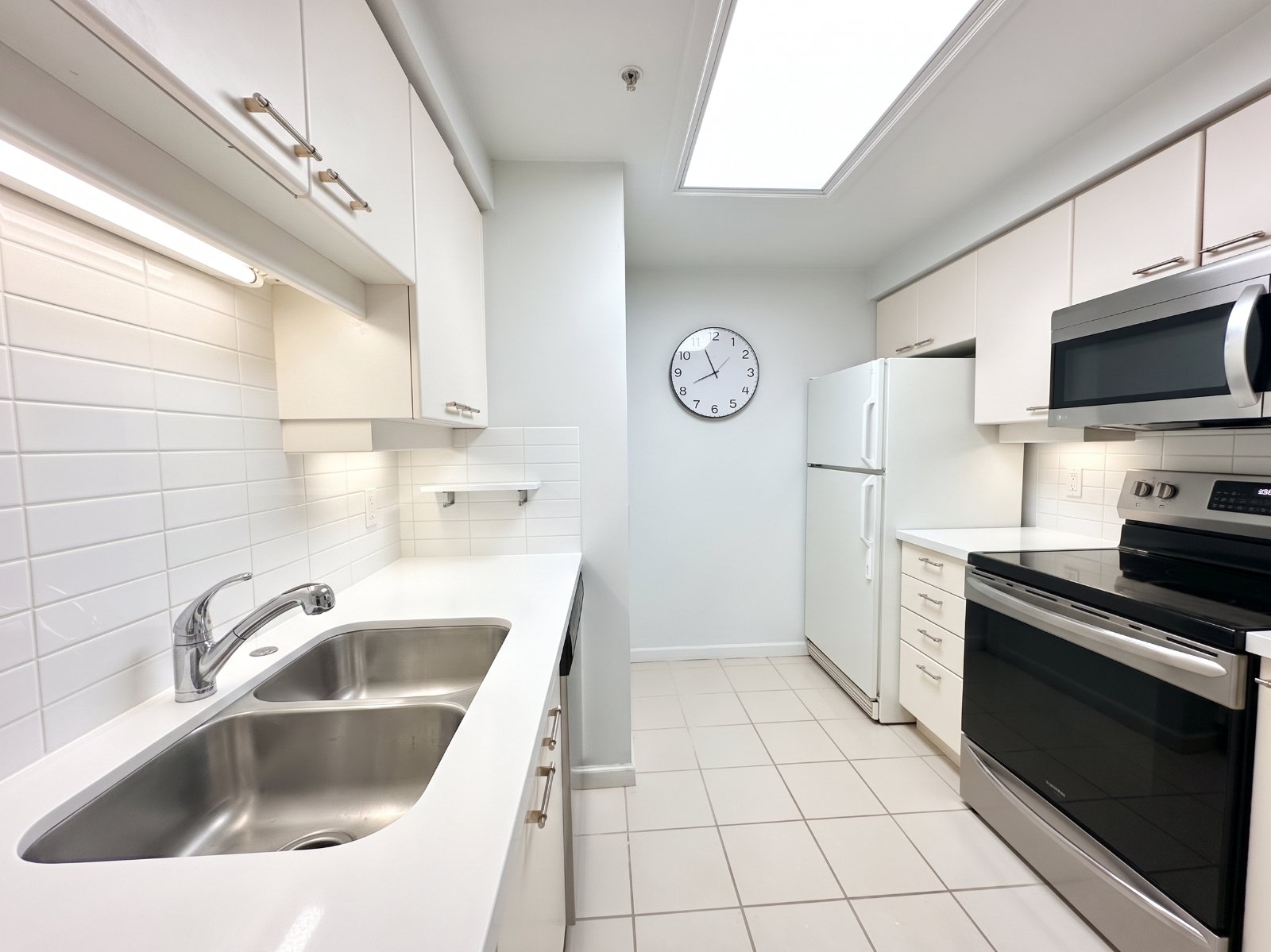 Room in Apartment for Rent - 388 Drake St, Vancouver, BC 5
