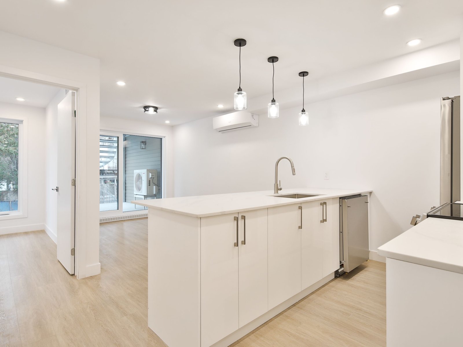 3 Bedroom Apartment for Rent - 141 Duranceau, Montréal, QC 2