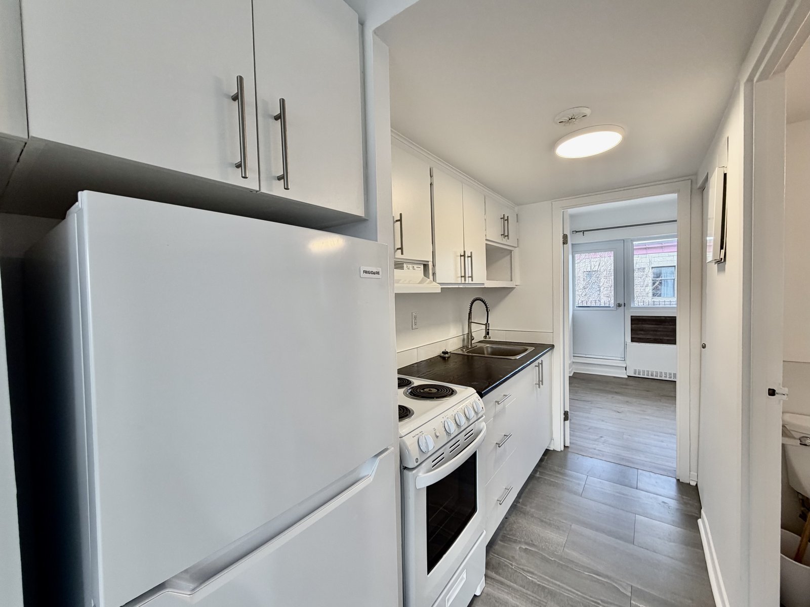 Studio Apartment for Rent - 1565 Rachel Est, Montréal, QC 2