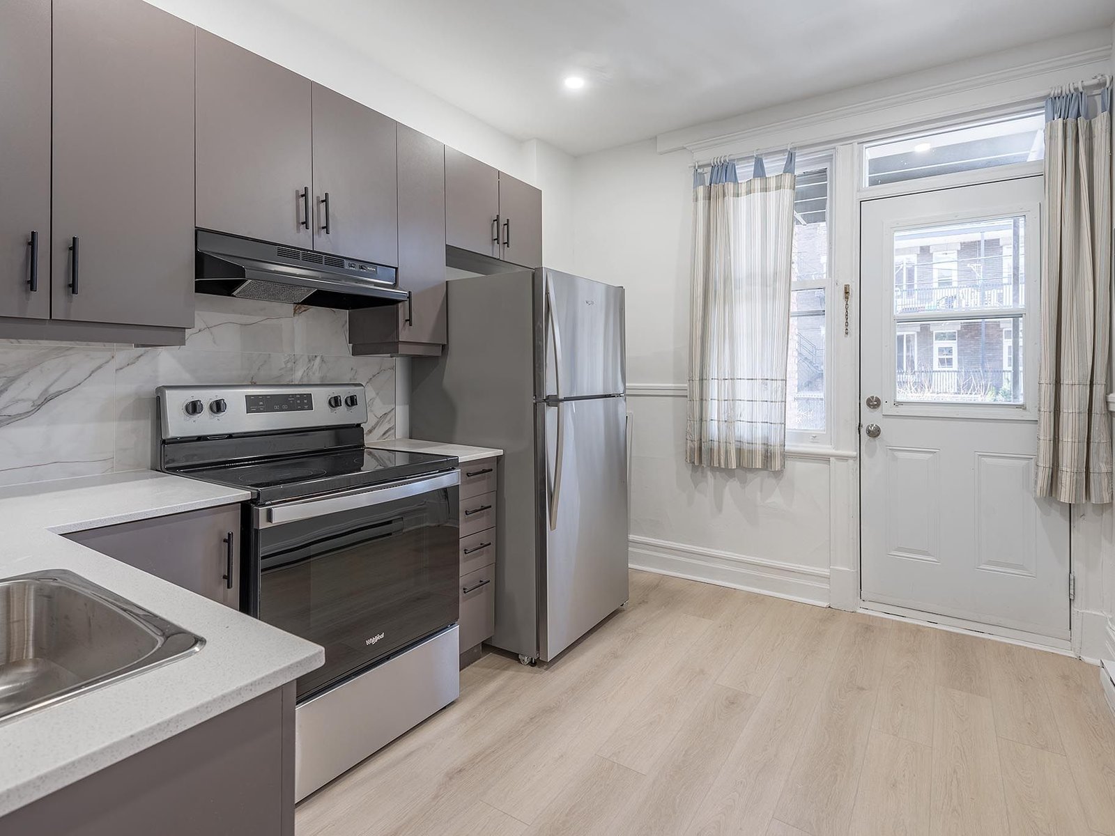 2 Bedroom Apartment for Rent - 2161 Avenue Prud'homme, Montréal, QC 2
