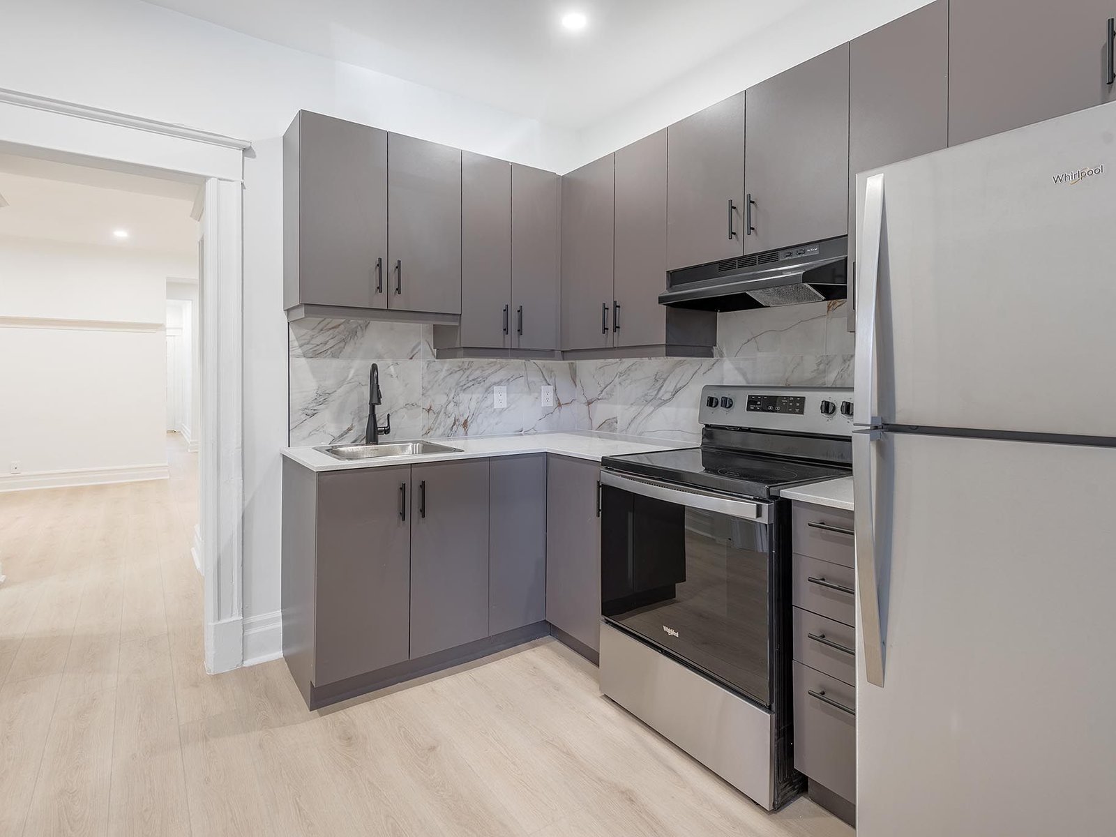 2 Bedroom Apartment for Rent - 2161 Avenue Prud'homme, Montréal, QC 3
