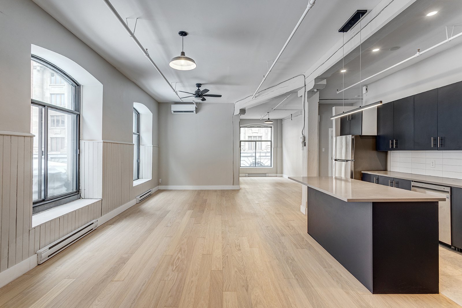 2 Bedroom Apartment for Rent - 112 Rue McGill, Montréal, QC 3